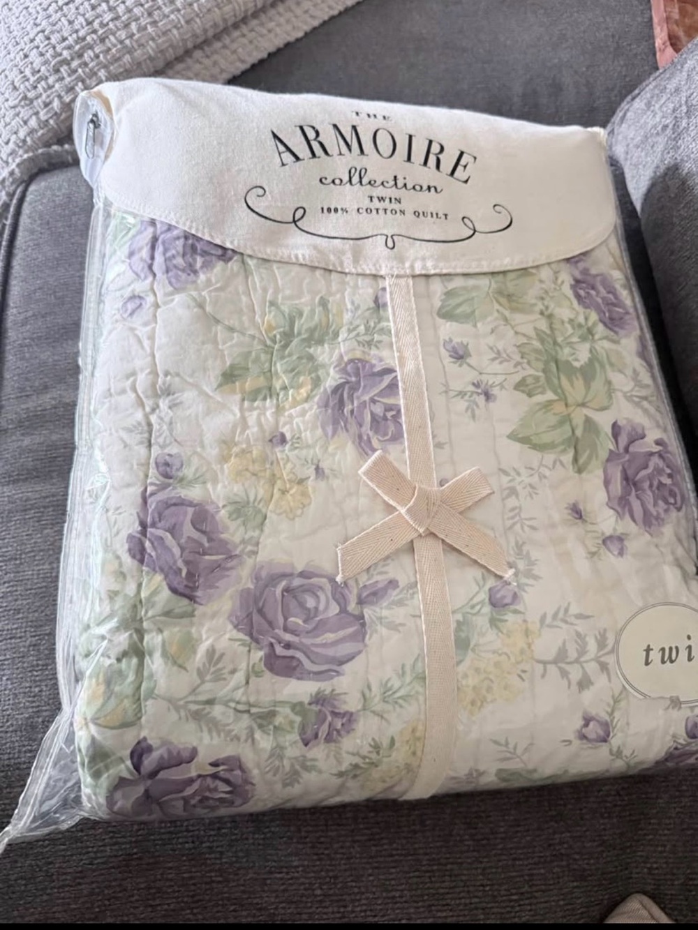 Twin Floral Cotton Quilt in Lavender and Green